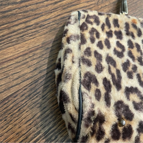 VINTAGE Leopard Cheetah Faux Fur Fuzzy Clutch - Picture 3 of 8
